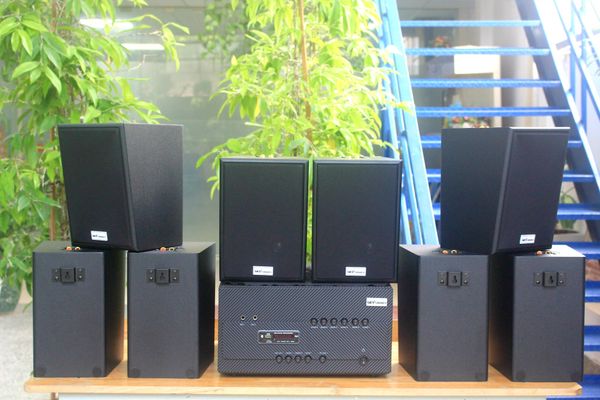 Dàn loa treo tường thông báo, phát nhạc nền tự động: Amply A1800 Goldsound 6 vùng âm lượng 1800w + 8 loa Goldsound V55C 55w, Amply 4 - 6 vùng âm lượng, loa được thiết kế riêng cho quán, bật lớn không tạp âm, miễn phí công lắp đặt, bảo hành dài hạn 5 năm