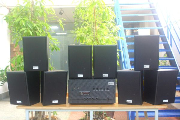 Dàn loa treo tường thông báo, phát nhạc nền tự động: Amply A1800 Goldsound 6 vùng âm lượng 1800w + 8 loa Goldsound V55C 55w, Amply 4 - 6 vùng âm lượng, loa được thiết kế riêng cho quán, bật lớn không tạp âm, miễn phí công lắp đặt, bảo hành dài hạn 5 năm