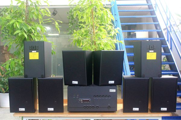 Dàn loa treo tường thông báo, phát nhạc nền tự động: Amply A1800 Goldsound 6 vùng âm lượng 1800w + 8 loa Goldsound V55C 55w, Amply 4 - 6 vùng âm lượng, loa được thiết kế riêng cho quán, bật lớn không tạp âm, miễn phí công lắp đặt, bảo hành dài hạn 5 năm