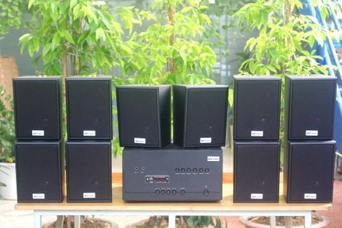 Dàn loa treo tường: Amply Amply A1800 Goldsound 6 vùng âm lượng 1800w + 10 loa Goldsound V25C 25w, Amply 4 - 6 vùng âm lượng, loa được thiết kế riêng cho quán, bật lớn không tạp âm, miễn phí công lắp đặt, bảo hành dài hạn 5 năm.