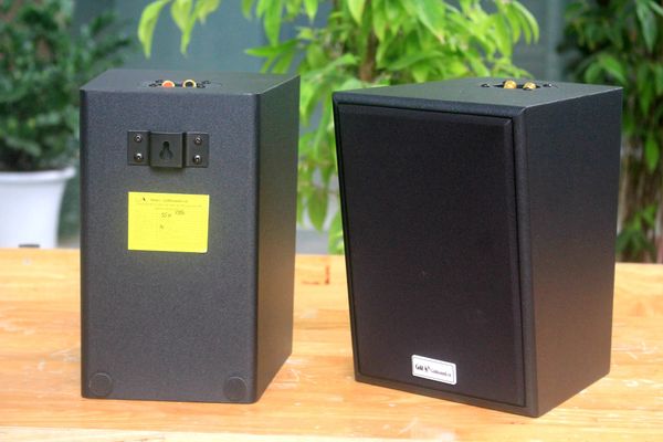 Dàn loa treo tường: Amply A907 Goldsound 2 vùng âm lượng 900w + 4 loa Goldsound V55C 55w, loa được thiết kế riêng cho quán, bật lớn không tạp âm, miễn phí công lắp đặt, bảo hành dài hạn 5 năm