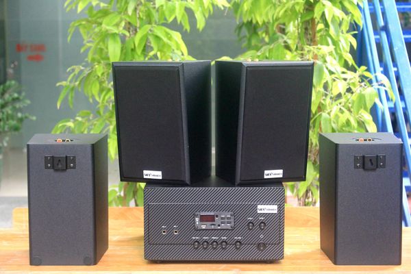 Loa treo tường, phát nhạc nền thông báo: A917 Goldsound 2 vùng âm lượng 1200w + 4 loa Goldsound V40C 40w, loa được thiết kế riêng cho quán, bật lớn không tạp âm, miễn phí công lắp đặt, bảo hành dài hạn 5 năm.
