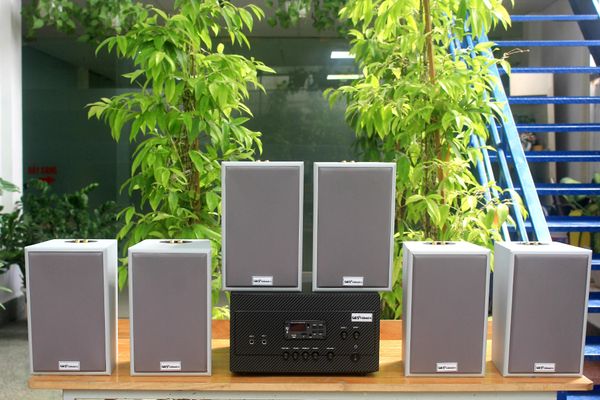 Loa treo tường, phát nhạc nền thông báo: Amply A917 + 6 V58C, Amply hai vùng âm lượng, loa được thiết kế riêng, bật lớn không tạp âm, miễn phí công lắp đặt, bảo hành dài hạn 5 năm.