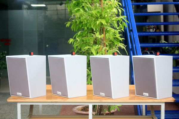 Dàn loa treo tường thông báo phát nhạc nền tự động: Amply A917 + 4 V70C