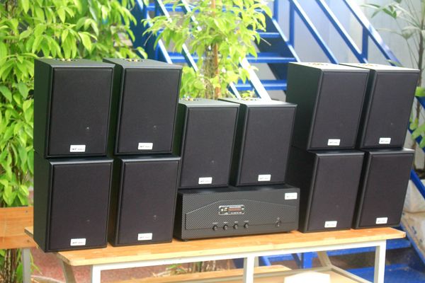 Dàn loa treo tường thông báo, phát nhạc nền tự động: Amply A918 Goldsound 2 vùng âm lượng 1200w + 10 loa Goldsound V55C 55w, loa được thiết kế riêng cho quán, bật lớn không tạp âm, miễn phí công lắp đặt, bảo hành dài hạn 5 năm