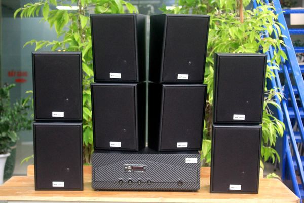 Dàn loa treo tường thông báo, phát nhạc nền tự động: Amply A918 Goldsound 2 vùng âm lượng 1200w + 8 loa Goldsound V55C 55w, loa được thiết kế riêng cho quán, bật lớn không tạp âm, miễn phí công lắp đặt, bảo hành dài hạn 5 năm