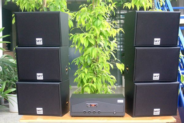 Dàn loa treo tường: Amply A918 2 vùng 1200w + 6 loa Goldsound treo tường V130 130w, loa được thiết kế riêng cho quán, bật lớn không tạp âm, miễn phí công lắp đặt, bảo hành dài hạn 5 năm.