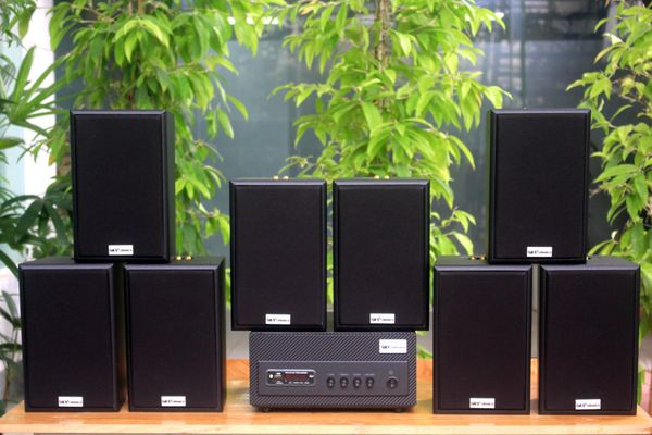 Loa treo tường, phát nhạc nền thông báo: A501 Goldsound 500w + 8 loa Goldsound V40C 40w, loa được thiết kế riêng cho quán, bật lớn không tạp âm, miễn phí công lắp đặt, bảo hành dài hạn 5 năm.