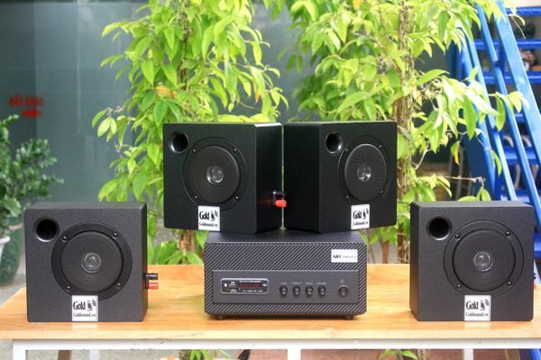 Dàn loa treo tường: Amply A501 + 4 V21, Amply 2 vùng âm lượng, loa được thiết kế riêng cho quán, bật lớn không tạp âm, bảo hành dài hạn 5 năm.