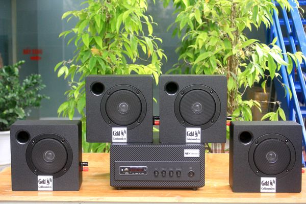 Dàn loa treo tường: Amply A501 + 4 V21, Amply 2 vùng âm lượng, loa được thiết kế riêng cho quán, bật lớn không tạp âm, bảo hành dài hạn 5 năm.