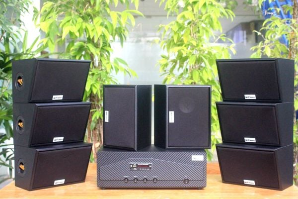 Dàn loa treo tường thông báo phát nhạc nền tự động: Amply Goldsound A918 hai vùng âm lượng 1200w + 8 loa Goldsound chống nước ngoài trời V50NT 50w, loa được thiết kế riêng cho quán, bật lớn không tạp âm, miễn phí công lắp đặt, bảo hành dài hạn 5 năm.