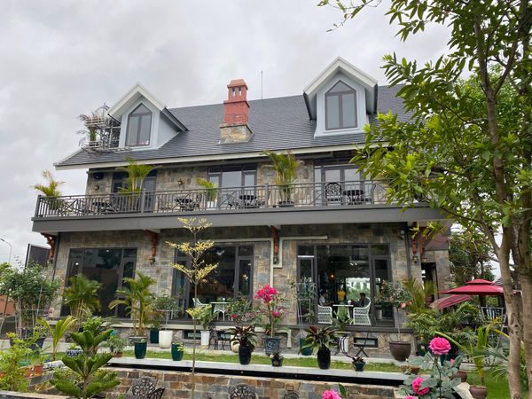 Loa Goldsound  cho The Mansion House - Vĩnh Phúc, amply 2 vùng 1500w, bluetooth 5.0, loa V130NT - 130w, loa V230NT - 230w loa được thiết kế riêng cho quán, bật lớn không tạp âm, miễn phí công lắp đặt, bảo hành dài hạn 5 năm.