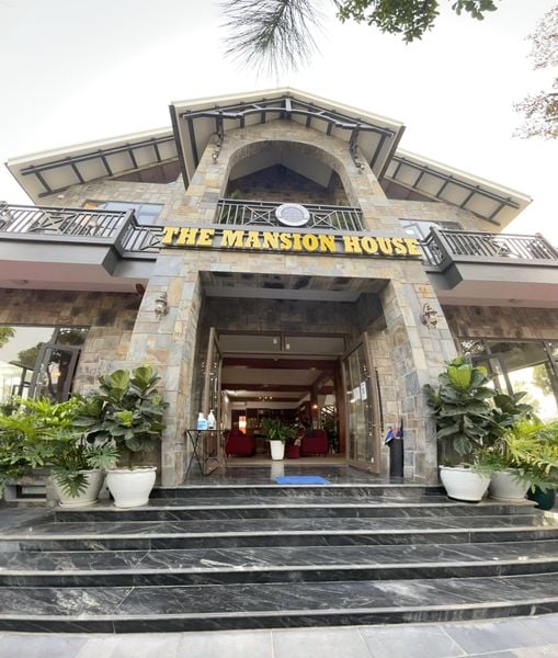 Loa Goldsound  cho The Mansion House - Vĩnh Phúc, amply 2 vùng 1500w, bluetooth 5.0, loa V130NT - 130w, loa V230NT - 230w loa được thiết kế riêng cho quán, bật lớn không tạp âm, miễn phí công lắp đặt, bảo hành dài hạn 5 năm.