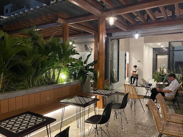 Loa Goldsound cho Everyday Coffee, Kiên Giang, 2 Amply 4 vùng 900w, Bluetooth 5.0, 8 loa V50NT-50w, 8 loa V50C, Amply 4 - 6 vùng âm lượng, loa được thiết kế riêng cho quán, bật lớn không tạp âm, miễn phí công lắp đặt, bảo hành dài hạn 5 năm.