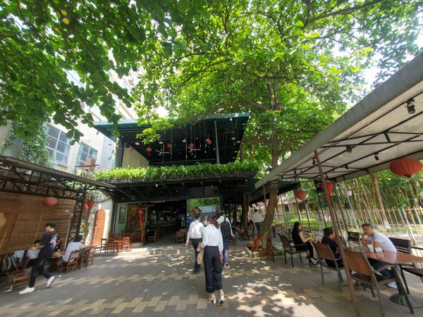 Hệ thống âm thanh cho AHA Cafe Bảo Tàng Dân Tộc, Amply 4 - 6 vùng âm lượng, loa được thiết kế riêng cho quán, bật lớn không tạp âm, miễn phí công lắp đặt, bảo hành dài hạn 5 năm.