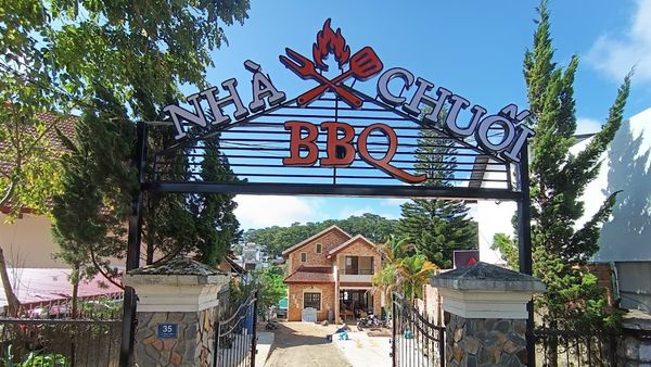 Loa Goldsound cho Nhà Chuối BBQ- Đà Lạt, loa được thiết kế riêng cho quán, bật lớn không tạp âm, miễn phí công lắp đặt, bảo hành dài hạn 5 năm.