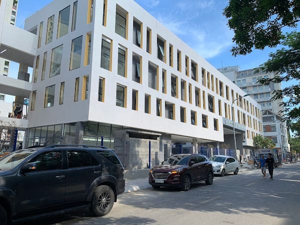 Loa cho Trường Tiểu học Nghĩa Đô, Hà Nội: Âm ly có thể điều chỉnh được âm lượng của âm thanh phát ra cho từng khu vực trong lớp, âm thanh luôn rõ ràng, chuyên cho giảng dạy.