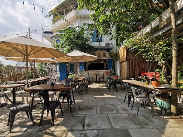 Goldsound thi công âm thanh cho Dolphy Café 03 Nguyễn Văn Hưởng, Quận 2, Amply 4 - 6 vùng âm lượng, loa được thiết kế riêng cho quán, bật lớn không tạp âm, miễn phí công lắp đặt, bảo hành dài hạn 5 năm