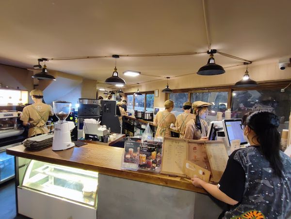 Loa thông báo, phát nhạc nền tự động Goldsound cho quán cà phê Phê La Hàng Cót, loa được thiết kế riêng cho quán, miễn phí công lắp đặt, bảo hành 60 tháng.