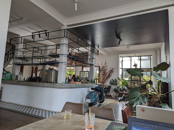 Loa Goldsound cho Eden Bistro Cafe & Hotel, P9, Đà Lạt, amply 2 vùng 900w, bluetooth 5.0, loa V55c-55w, loa V130NT-130w, loa được thiết kế riêng cho quán, bật lớn không tạp âm, miễn phí công lắp đặt, bảo hành dài hạn 5 năm.