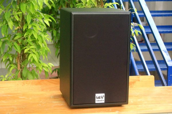 Loa vệ tinh sân vườn Goldsound V230NT_DA (ngoài trời), (số lượng 01 loa), công suất 200w, thiết kế chống nước, loa bass 25 cm, treble 10 cm, kích thước rộng 32 cm, cao 52 cm, sâu 35 cm, bảo hành 12 tháng