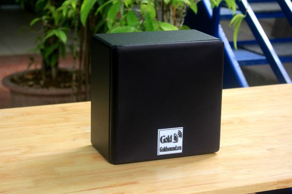 Loa Goldsound vệ tinh treo tường V23 (số lượng 01 loa), công suất 23w, loa bass 4 inch, treble 2 inch, kích thước rộng 22 cm, cao 22 cm, sâu 14 cm, bảo hành dài hạn 5 năm.