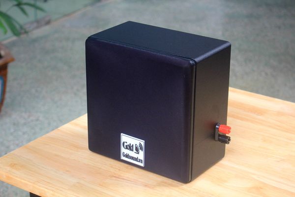 Loa Goldsound vệ tinh treo tường V23 (số lượng 01 loa), công suất 23w, loa bass 4 inch, treble 2 inch, kích thước rộng 22 cm, cao 22 cm, sâu 14 cm, bảo hành dài hạn 5 năm.