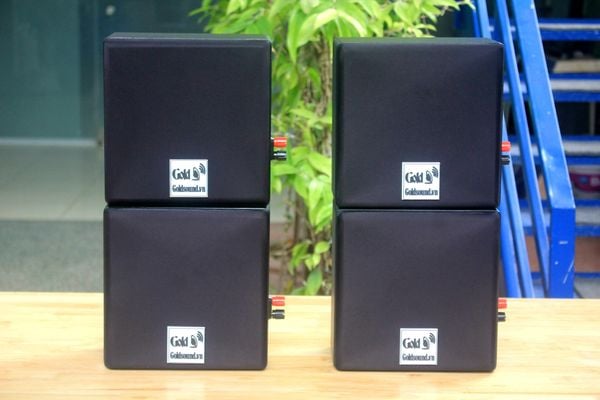 Loa Goldsound vệ tinh treo tường V23 (số lượng 01 loa), công suất 23w, loa bass 4 inch, treble 2 inch, kích thước rộng 22 cm, cao 22 cm, sâu 14 cm, bảo hành dài hạn 5 năm.