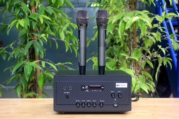 Amply A907Mi_DA ( Công suất 900w, tích hợp Micro không dây, đủ kết nối Bluetooth, RCA, AV, USB) chuyên dụng cho quán cafe Acoustic, hát karaoke...)