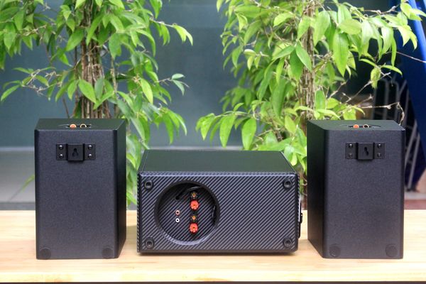 Dàn loa treo tường thông báo phát nhạc nền: 1 Amply AMT155 Goldsound 2 vùng âm lượng 150w + 2 loa Goldsound V25C 25W, loa được thiết kế riêng cho quán, bật lớn không tạp âm, miễn phí công lắp đặt, bảo hành dài hạn 5 năm.
