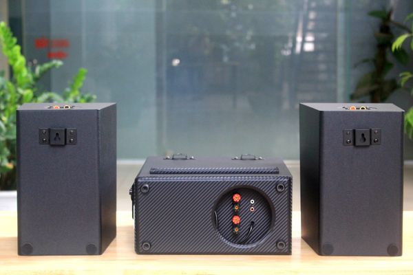 Dàn loa treo tường thông báo phát nhạc nền: 1 Amply AMT155 Goldsound 150w + 2 loa Goldsound V55C 55w, loa được thiết kế riêng cho quán, bật lớn không tạp âm, miễn phí công lắp đặt, bảo hành dài hạn 5 năm.