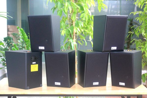 Dàn loa treo tường thông báo, phát nhạc nền tự động: Amply A918 Goldsound 2 vùng âm lượng 1200w + 6 loa Goldsound V55C 55w, loa được thiết kế riêng cho quán, bật lớn không tạp âm, miễn phí công lắp đặt, bảo hành dài hạn 5 năm