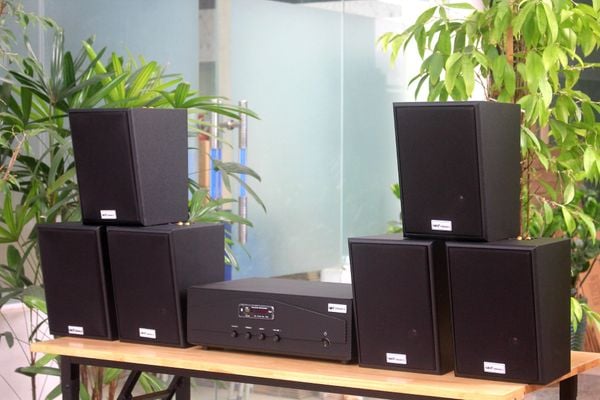 Dàn loa treo tường thông báo, phát nhạc nền tự động: Amply A918 Goldsound 2 vùng âm lượng 1200w + 6 loa Goldsound V55C 55w, loa được thiết kế riêng cho quán, bật lớn không tạp âm, miễn phí công lắp đặt, bảo hành dài hạn 5 năm