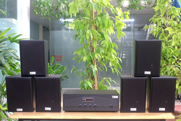 Dàn loa treo tường thông báo, phát nhạc nền tự động: Amply A918 Goldsound 2 vùng âm lượng 1200w + 6 loa Goldsound V55C 55w, loa được thiết kế riêng cho quán, bật lớn không tạp âm, miễn phí công lắp đặt, bảo hành dài hạn 5 năm