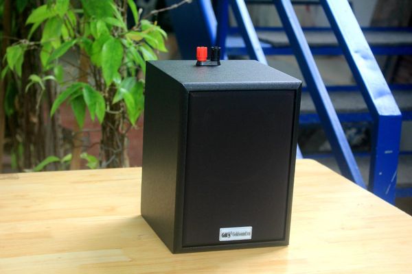 Loa Goldsound vệ tinh treo tường V24C_SG (số lượng 01 loa), công suất 24w, loa bass 4 inch, treble 2 inch, kích thước rộng 16 cm, cao 22.5 cm, sâu 16.5 cm, bảo hành dài hạn 5 năm.