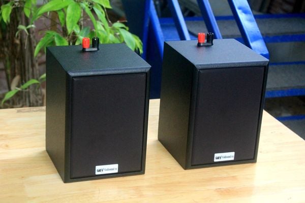 Loa Goldsound vệ tinh treo tường V24C (số lượng 01 loa), công suất 24w, loa bass 4 inch, treble 2 inch, kích thước rộng 16 cm, cao 22.5 cm, sâu 16.5 cm, bảo hành dài hạn 5 năm.
