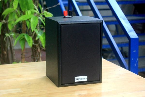 Loa Goldsound vệ tinh treo tường V24C (số lượng 01 loa), công suất 24w, loa bass 4 inch, treble 2 inch, kích thước rộng 16 cm, cao 22.5 cm, sâu 16.5 cm, bảo hành dài hạn 5 năm.