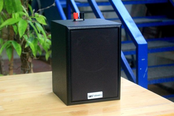 Loa Goldsound vệ tinh treo tường V24C_TH công suất 24w, loa bass 4 inch, treble 2 inch, kích thước rộng 16 cm, cao 22.5 cm, sâu 16.5 cm, bảo hành dài hạn 5 năm.