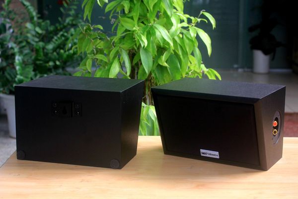 Loa Goldsound vệ tinh sân vườn Goldsound V40NT_DA (ngoài trời)(số lượng 01 loa), công suất 40w, thiết kế chống nước, loa bass 4 inch, kích thước rộng 25 cm, cao 17 cm, sâu 19 cm, bảo hành 12 tháng.