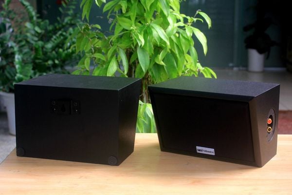 Dàn loa sân vườn: âm ly AMT384 Goldsound 2 vùng âm lượng 380w + 4 loa Goldsound ngoài trời V40NT 40w, loa được thiết kế riêng cho quán, bật lớn không tạp âm, miễn phí công lắp đặt, bảo hành 12 tháng