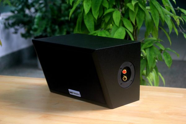 Loa Goldsound vệ tinh sân vườn Goldsound V40NT_SG (ngoài trời)(số lượng 01 loa), công suất 40w, thiết kế chống nước, loa bass 4 inch, kích thước rộng 25 cm, cao 17 cm, sâu 19 cm, bảo hành 12 tháng.