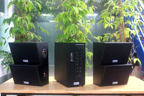 Dàn loa sân vườn: âm ly AMT384 Goldsound 2 vùng âm lượng 380w + 4 loa Goldsound ngoài trời V40NT 40w, loa được thiết kế riêng cho quán, bật lớn không tạp âm, miễn phí công lắp đặt, bảo hành 12 tháng