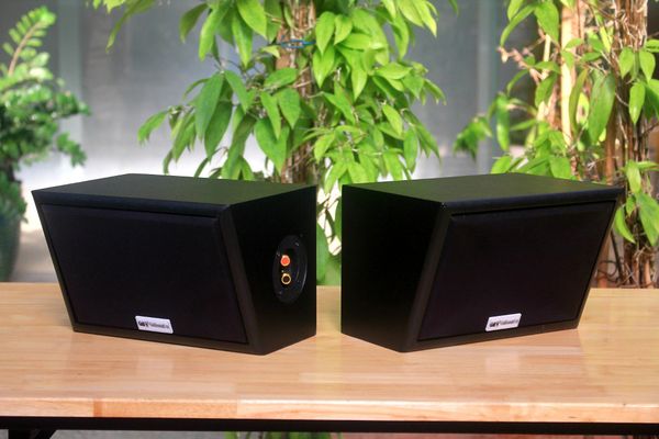 Loa Goldsound vệ tinh sân vườn Goldsound V40NT_DA (ngoài trời)(số lượng 01 loa), công suất 40w, thiết kế chống nước, loa bass 4 inch, kích thước rộng 25 cm, cao 17 cm, sâu 19 cm, bảo hành 12 tháng.