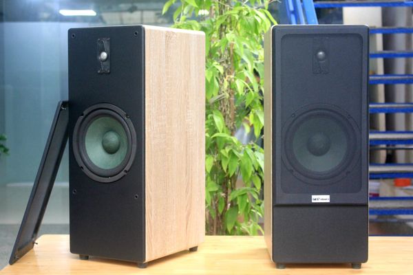 Dàn Karaoke gia đình M385Mi (01 cục đẩy 900w tích hợp Micro + Loa 385 + 02 Micro không dây)