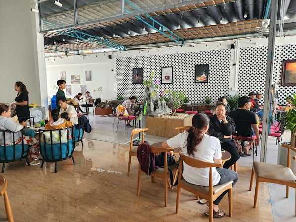 Loa Goldsound cho Cafe & cơm trưa văn phòng DIỄM XƯA, P. Phú Khương, Bến Tre, amply 2 kênh 380w, bluetooth 5.0, 8 loa 13w, loa được thiết kế riêng cho quán, bật lớn không tạp âm, miễn phí công lắp đặt, bảo hành dài hạn 5 năm