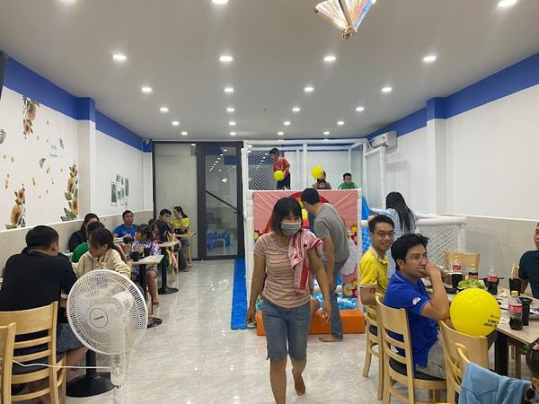 Loa Goldsound cho nhà hàng Chicken Plus quốc lộ 50 Bình Chánh, Amply 4 - 6 vùng âm lượng, loa được thiết kế riêng cho quán, bật lớn không tạp âm, miễn phí công lắp đặt, bảo hành dài hạn 5 năm.