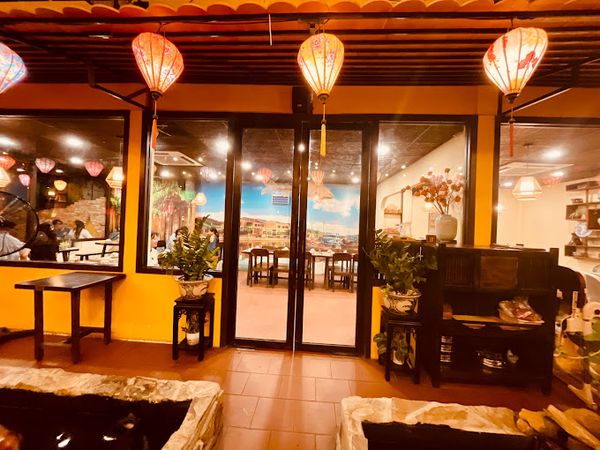 Loa cho Hội Phố - Coffee & Vietnamese Cuisine, Amply 4 - 6 vùng âm lượng, loa vệ tinh thùng gỗ, miễn phí vận chuyển lắp đặt, bảo hành dài hạn 5 năm.