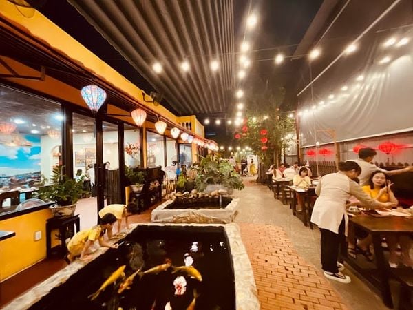 Loa cho Hội Phố - Coffee & Vietnamese Cuisine, KĐT Vạn Phúc, TP. Thủ Đức, Amply 4 - 6 vùng âm lượng, loa thùng gỗ, miễn phí vận chuyển lắp đặt, bảo hành dài hạn 5 năm.