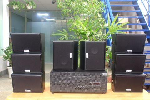 Dàn loa sân vườn: 1 Amply Goldsound A917 - 4K, 4 vùng 1500w + 8 loa vệ tinh Goldsound ngoài trời V40NT 40w, loa được thiết kế riêng cho quán, bật lớn không tạp âm, miễn phí công lắp đặt, bảo hành 12 tháng.
