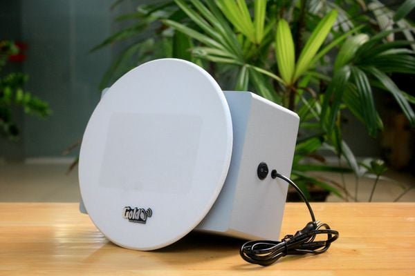 Loa âm trần Bluetooth ATR88 tích hợp âm ly, công suất 50w, bass 4 inch, bluetooth 5.0, cổng rca, khe usb, thiết kế loa thùng gỗ cao 26.5 cm, rộng 18.25 cm, sâu 11.5 cm. Bảo hành 12 tháng